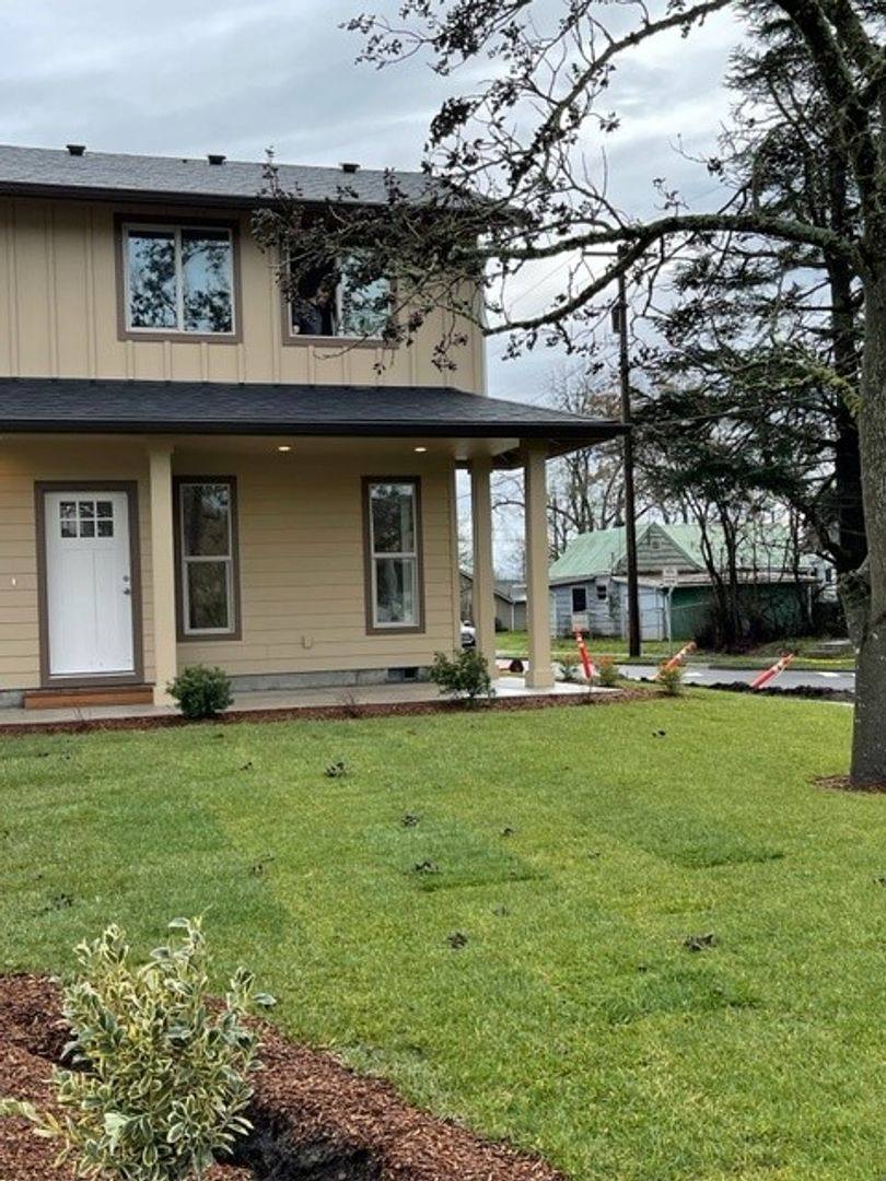 Apartment for rent at 1798 Davidson St SE, Salem, OR 97302