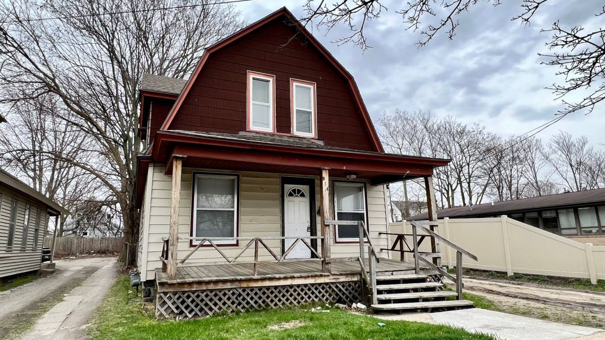 House for rent at 914 Broadway NW, Grand Rapids, MI 49504
