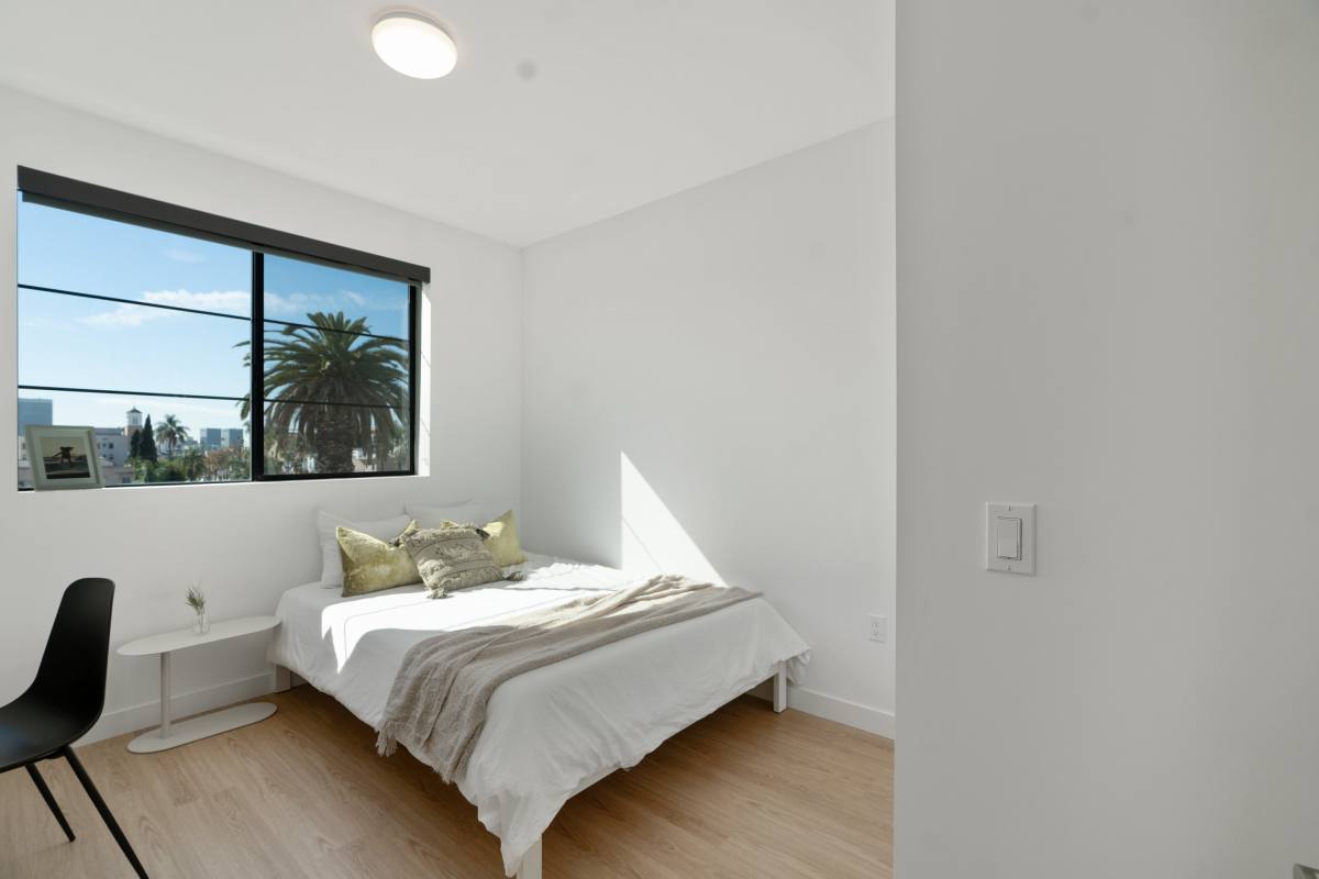Apartment for rent at 426 N Alexandria Ave, Los Angeles, CA 90004