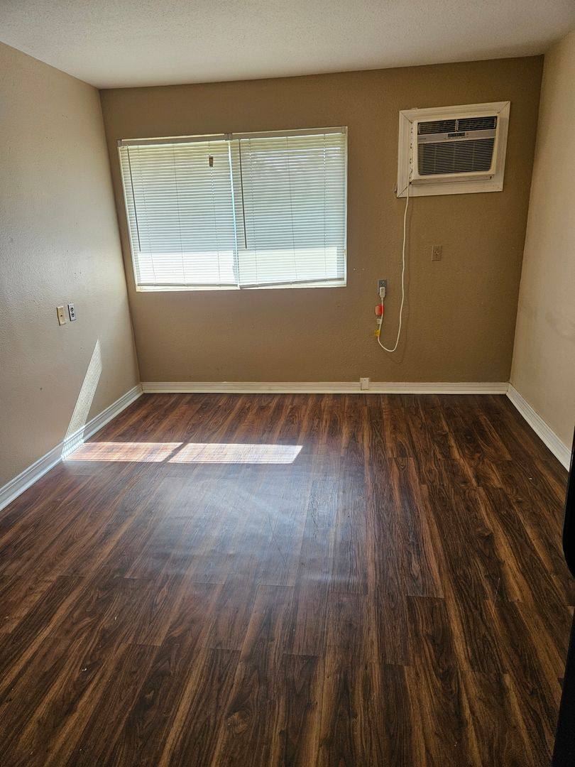 Apartment for rent at 511 S Graham Ave, Carbondale, IL 62901