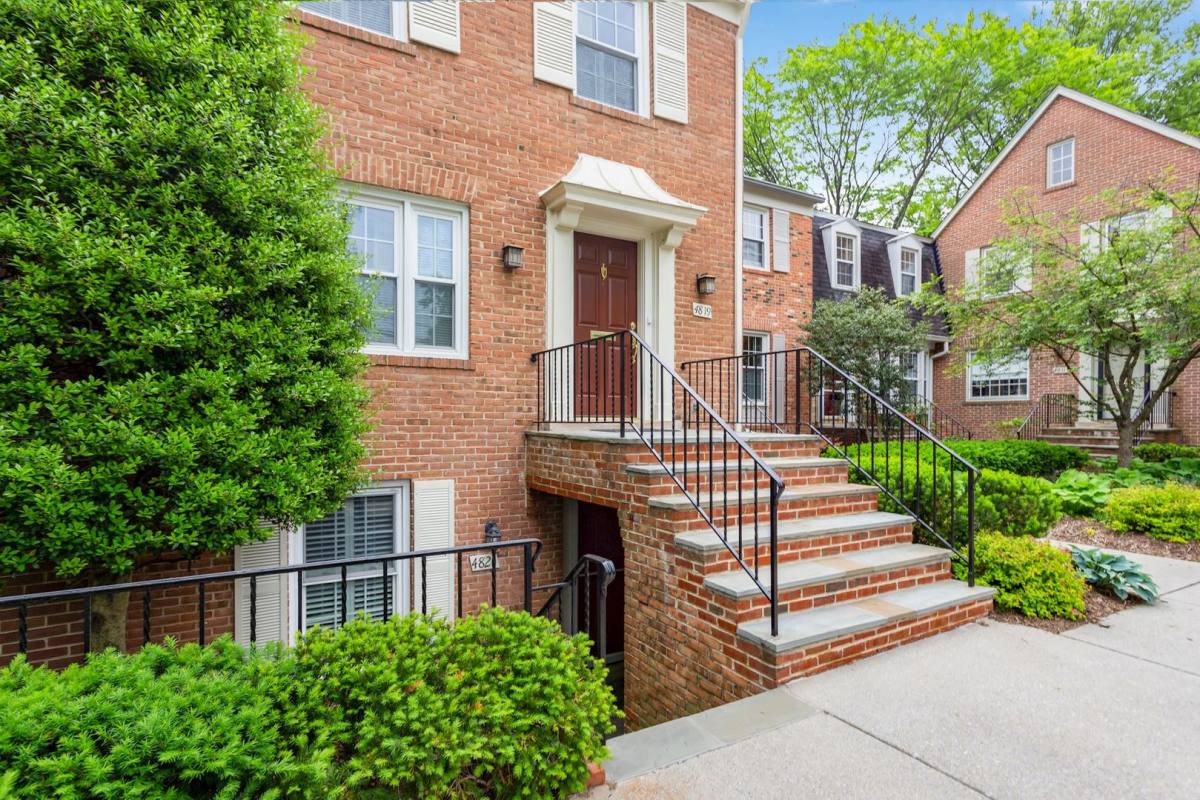 Townhouse for rent at 4821 Sangamore Rd, Bethesda, MD 20816