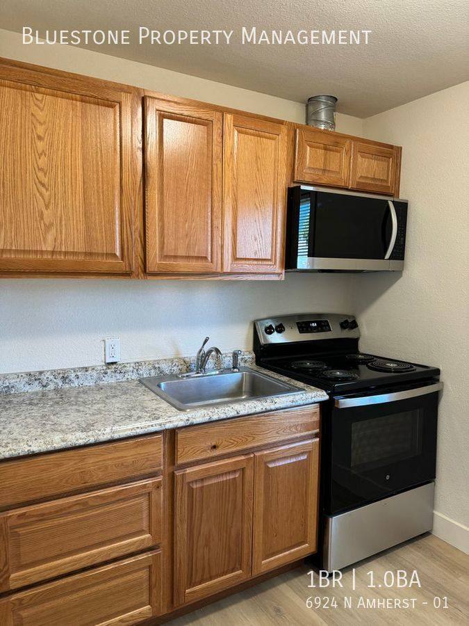 Apartment for rent at 6924 N Amherst #1, Portland, OR 97203