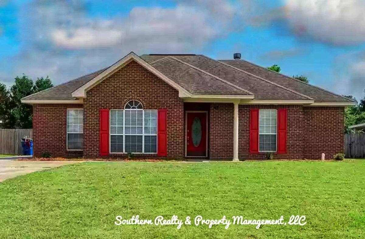 House for rent at 68 Silver Pointe Dr, Elmore, AL 36025