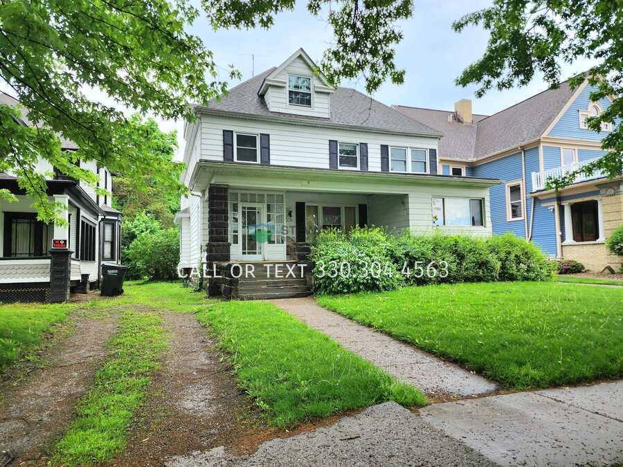 Apartment for rent at 531 W Lake Ave #5, Barberton, OH 44203