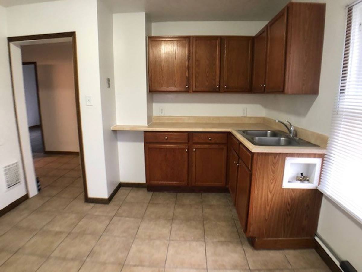 Apartment for rent at 914 Broadway St, Niles, MI 49120