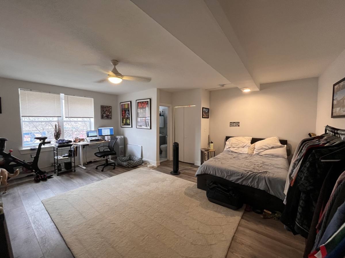 Apartment for rent at 5920 N Ridge Ave #302, Chicago, IL 60660