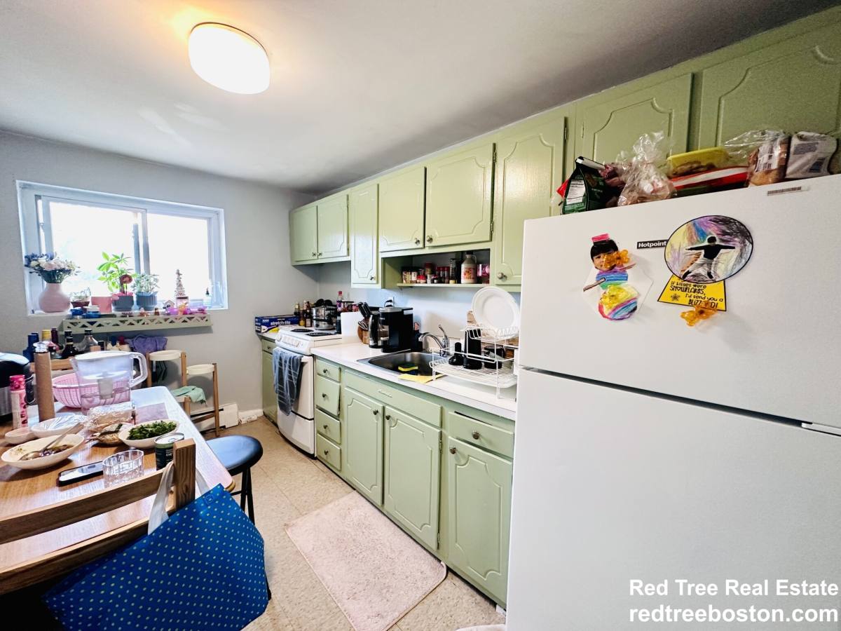 Apartment for rent at 14 Bryon Rd #6, Chestnut Hill, MA 02467