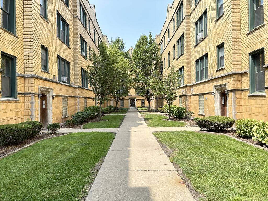 Apartment for rent at 23305 N Spaulding #AW8, Chicago, IL 60647
