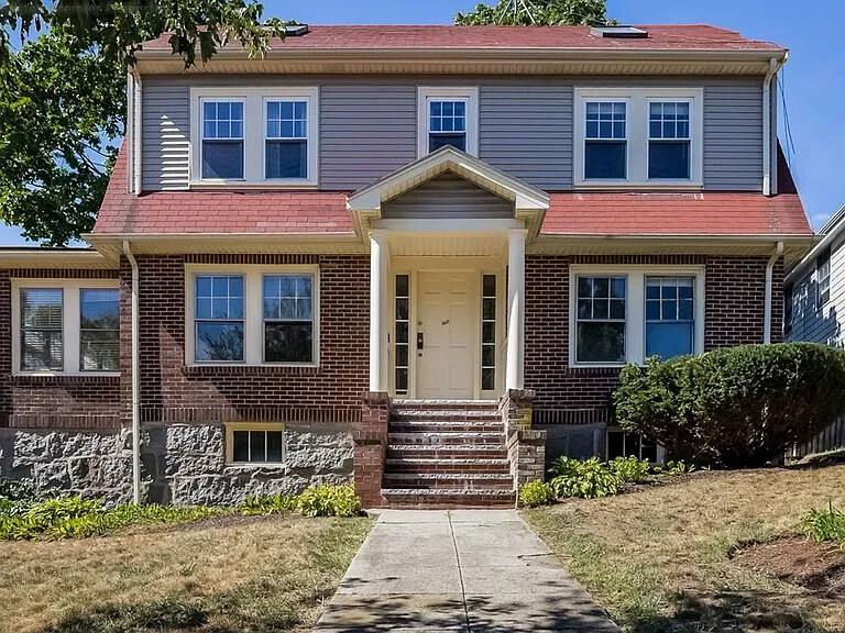 House for rent at 1411 Quincy Shore Dr, Quincy, MA 02169