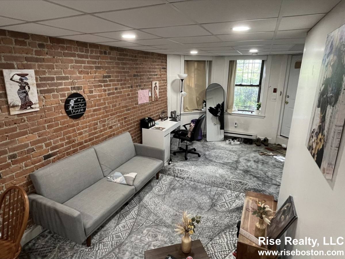 Apartment for rent at 384 Riverway #B, Boston, MA 02115