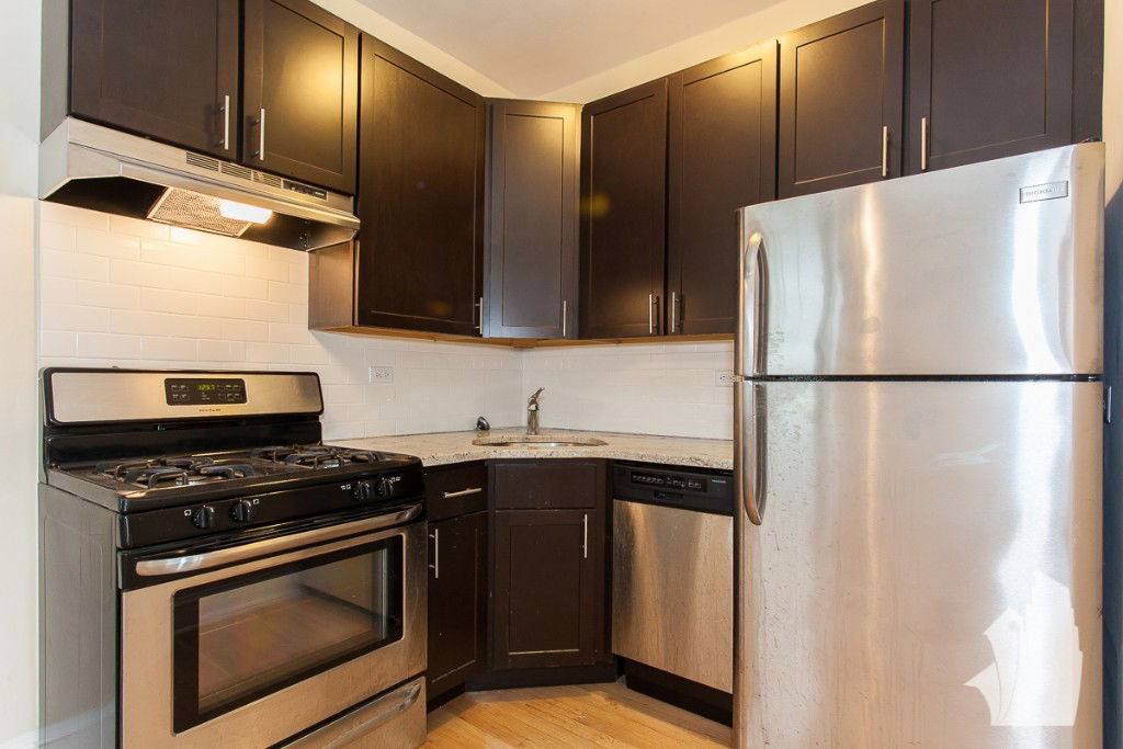 Apartment for rent at 432 W Surf St #110, Chicago, IL 60657