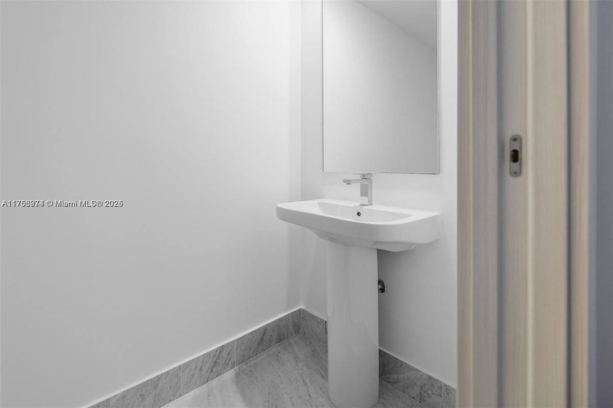Apartment for rent at 801 S Miami Ave #1702, Miami, FL 33131