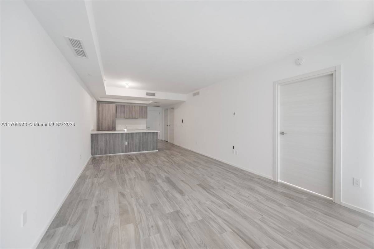 Apartment for rent at 801 S Miami Ave #1702, Miami, FL 33131