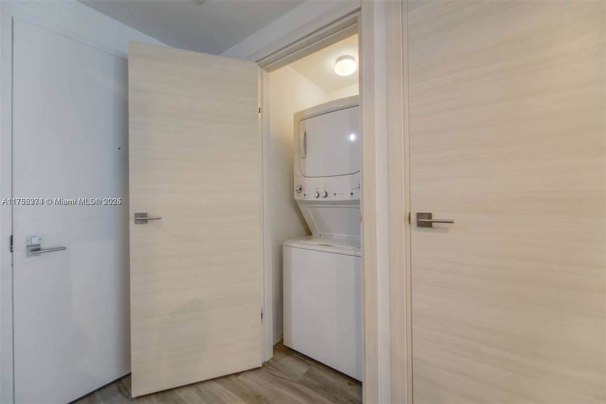 Apartment for rent at 801 S Miami Ave #1702, Miami, FL 33131