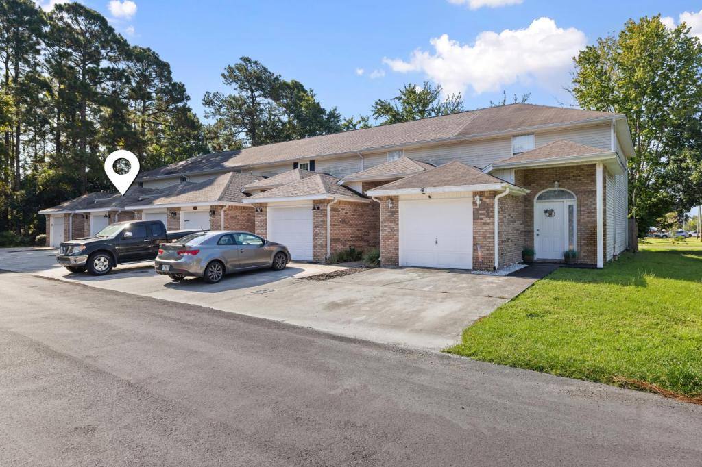 Townhouse for rent at 134 Noblat Dr, Mary Esther, FL 32569