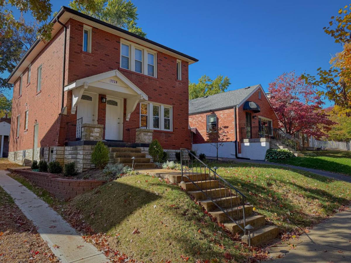 Apartment for rent at 7726 Arthur Ave, Saint Louis, MO 63117
