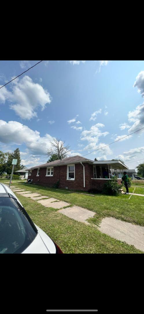 House for rent at 2500 Salt St, Saginaw, MI 48602