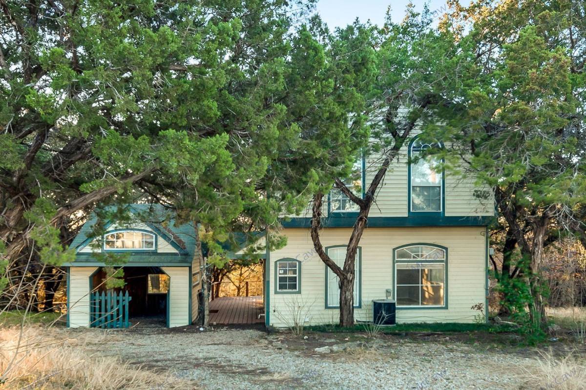 House for rent at 3001 Hilltop Rd, Granbury, TX 76048