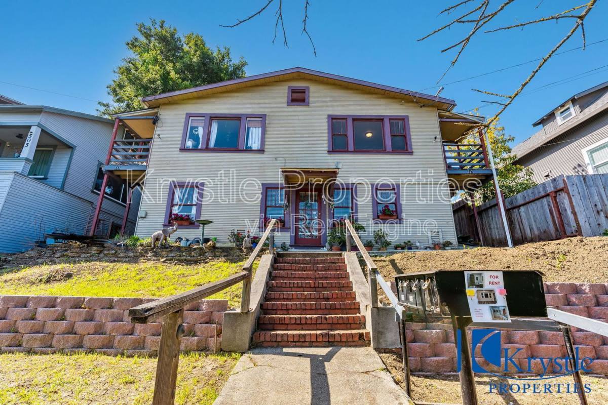 Townhouse for rent at 517 Alhambra St, Crockett, CA 94525