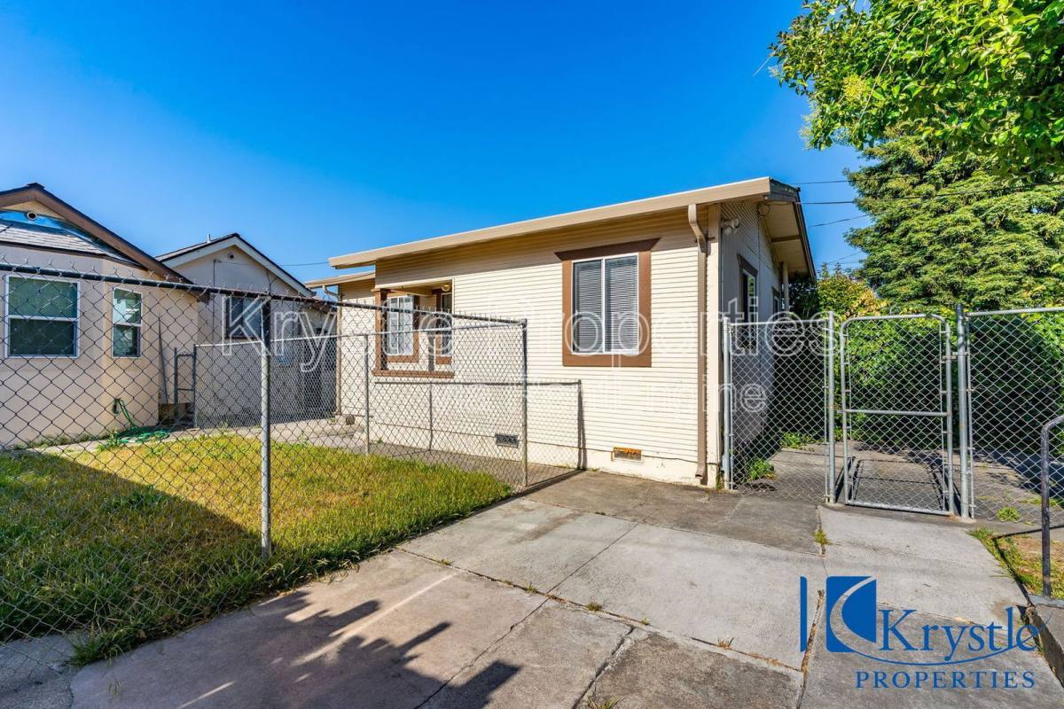 Apartment for rent at 227 Arkansas St #A, Vallejo, CA 94590