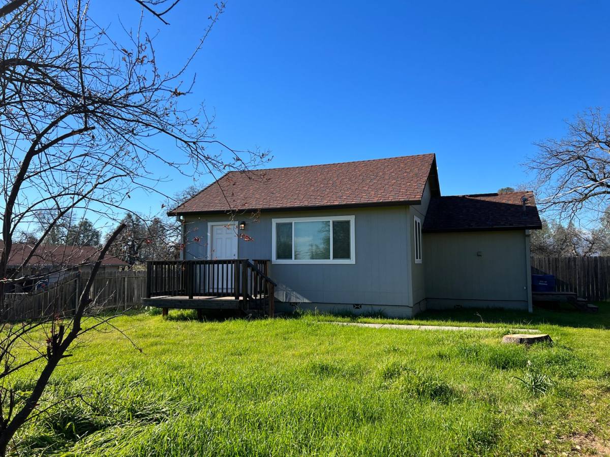 House for rent at 2218 Oxford Rd, Redding, CA 96002