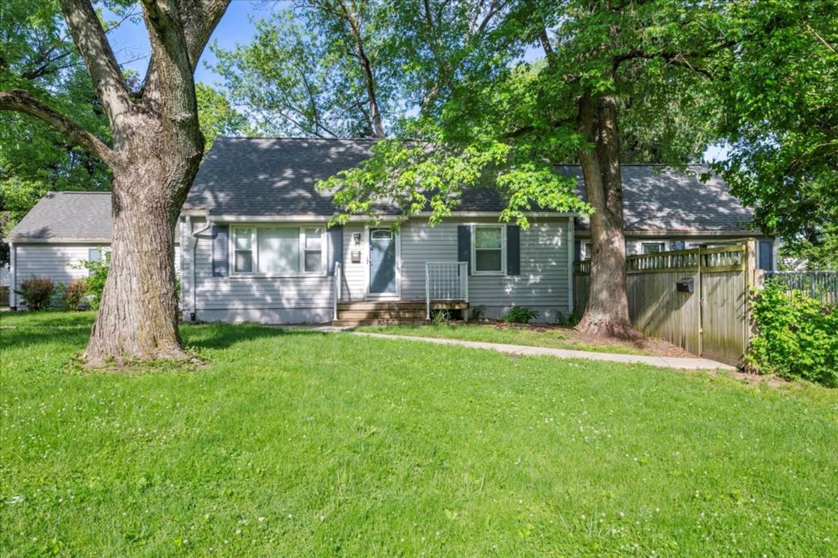 Townhouse for rent at 2113 Pamela Dr, Indianapolis, IN 46220