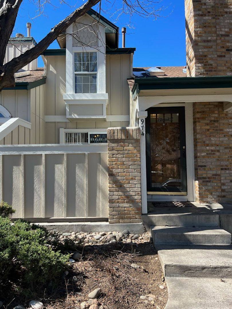Townhouse for rent at 974 S Fairplay St, Aurora, CO 80012