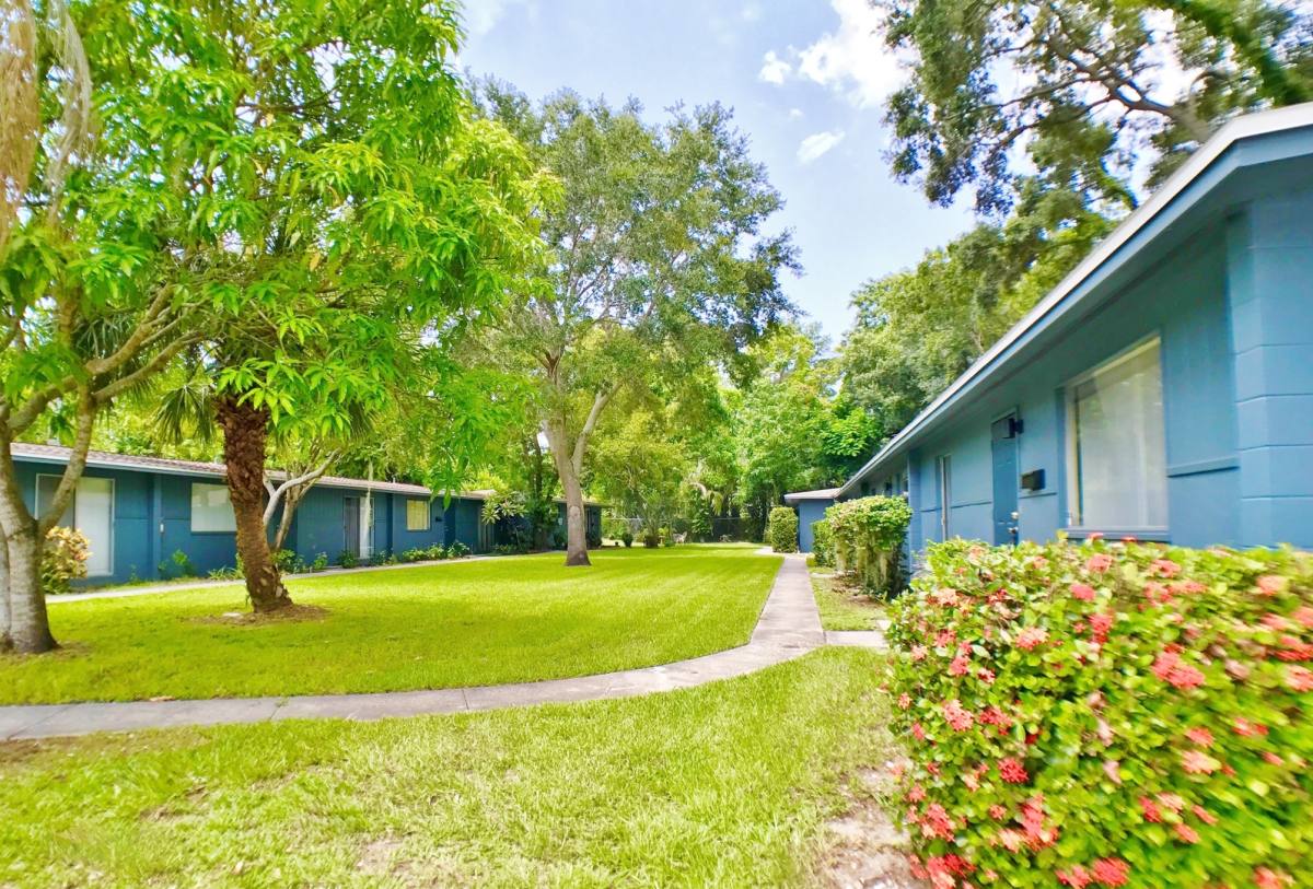 Apartment for rent at 25th St W, Bradenton, FL 34205
