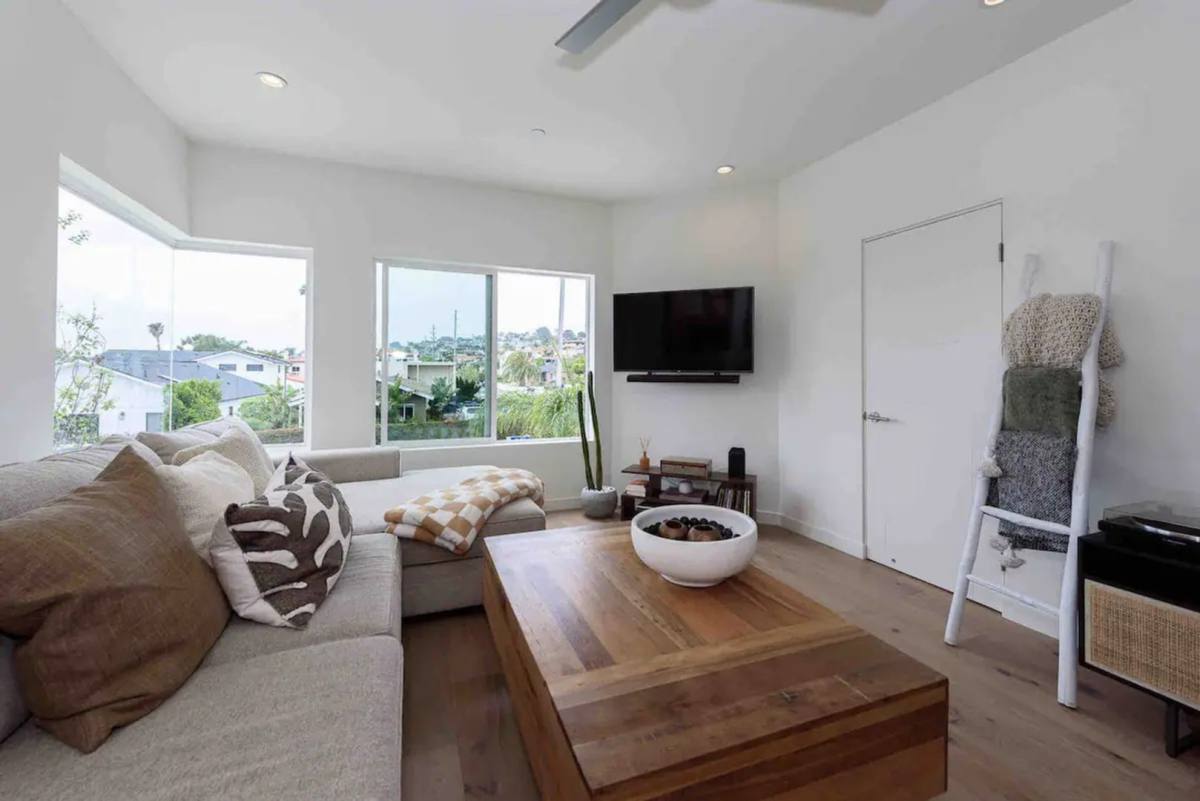 Townhouse for rent at 3148 Emerson St, San Diego, CA 92106