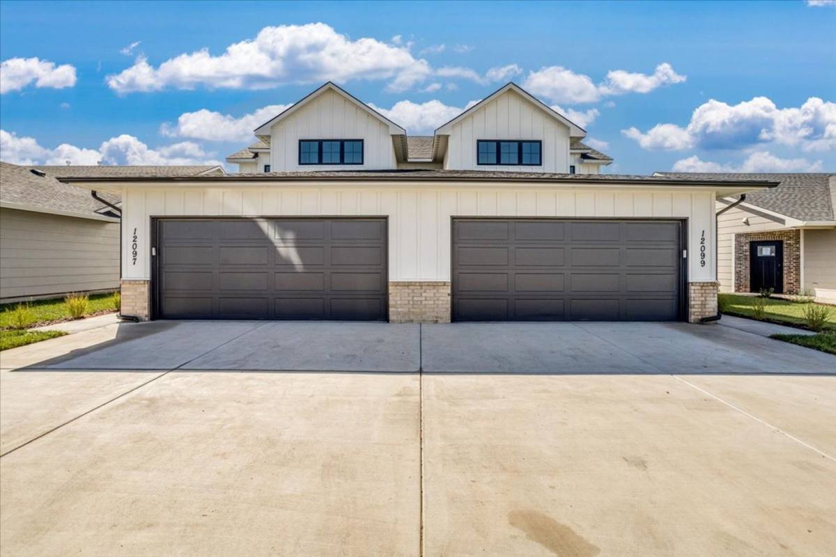 Townhouse for rent at 3734 Long Leaf St, Wichita, KS 67205