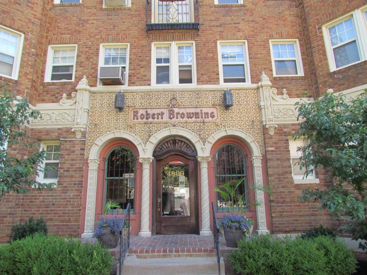 Apartment for rent at 4809 Roanoke Parkway, Kansas City, MO 64112