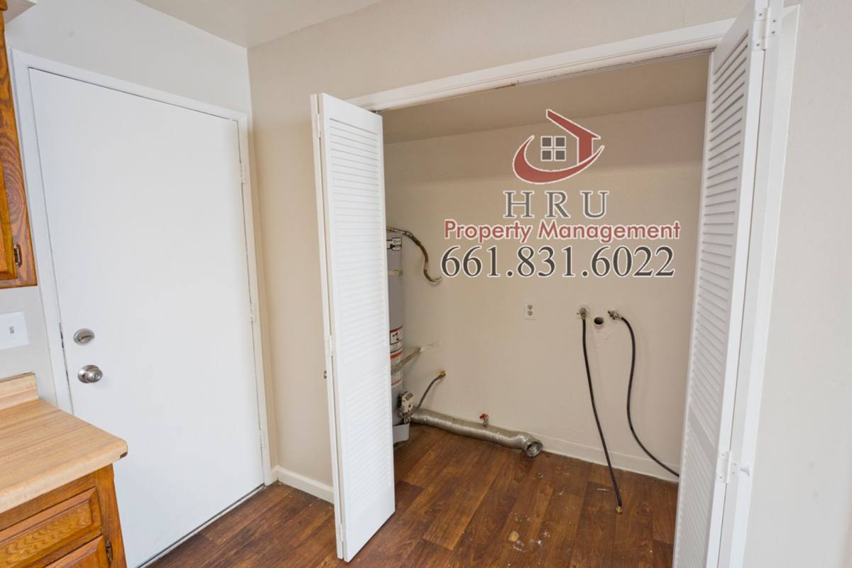 Apartment for rent at 827 33rd St, Bakersfield, CA 93301