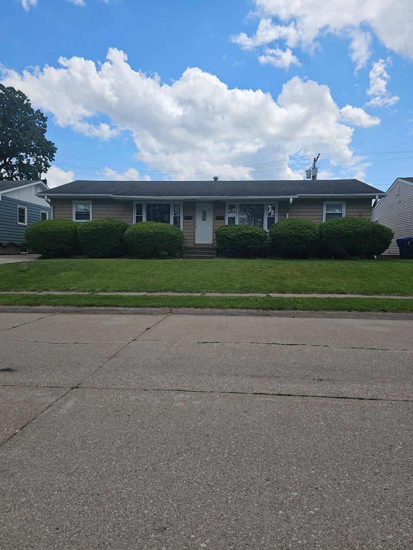 Townhouse for rent at 2711 W Laurel St Duplexes, Davenport, IA 52804