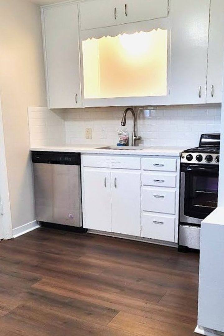 Apartment for rent at 705 Lockwood Lane S, Salem, OR 97302