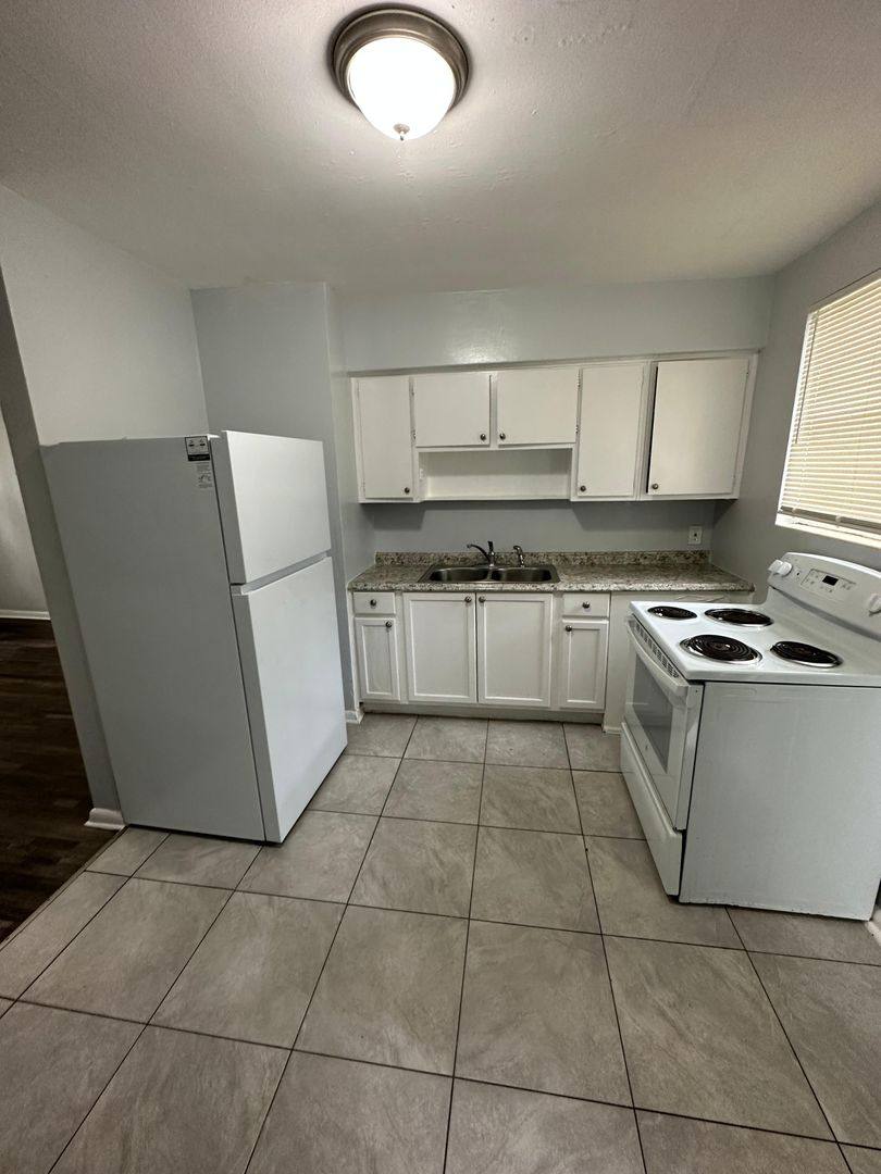 Apartment for rent at 2031 W 9th St, Jacksonville, FL 32209