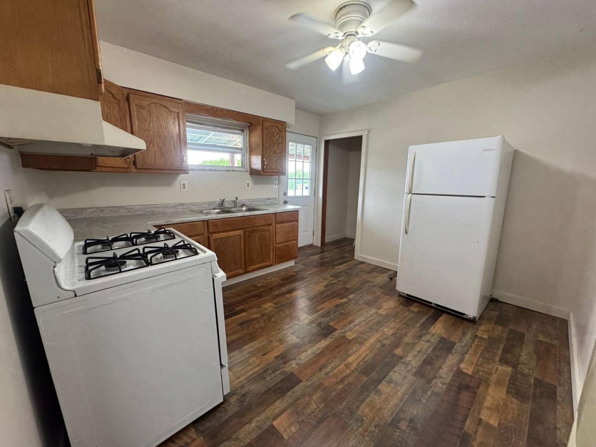 Apartment for rent at 3528 1 2 Roseland Ave, Parkersburg, WV 26104