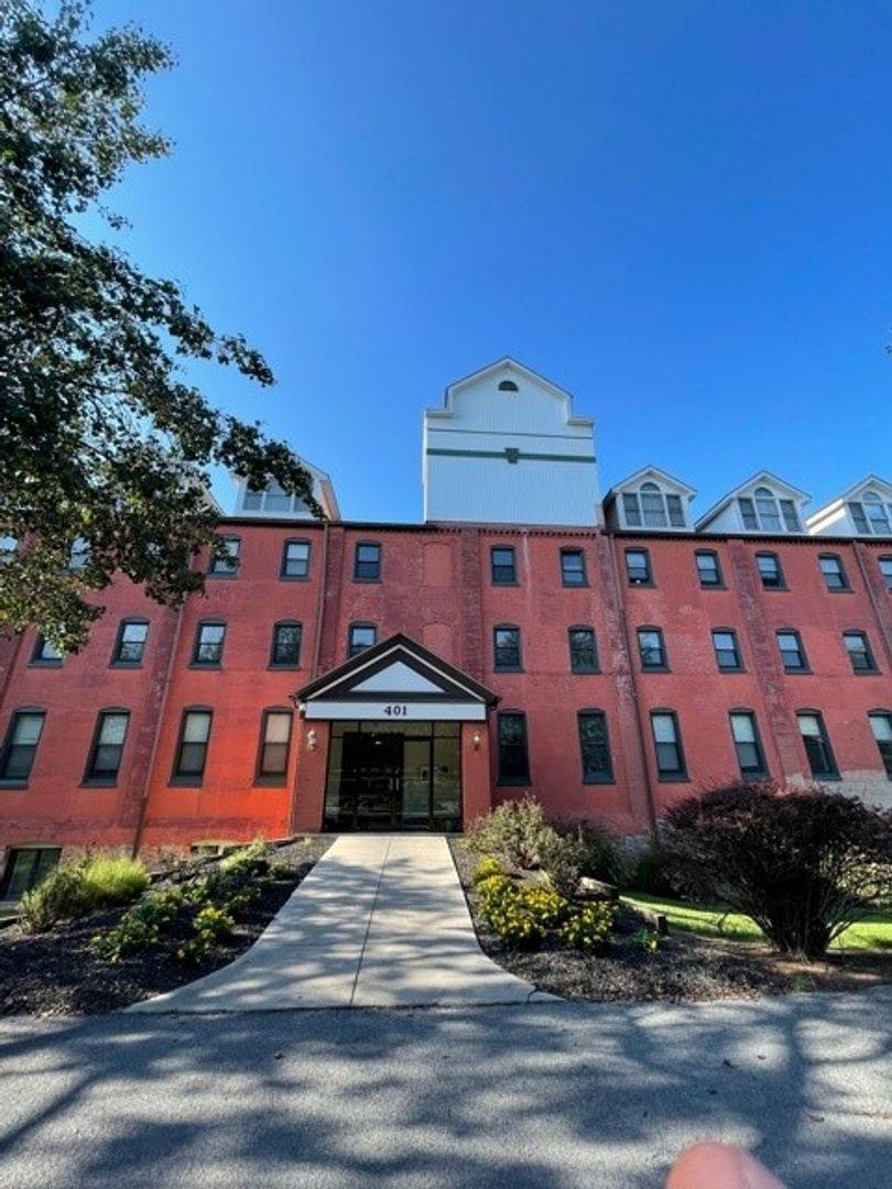 Apartment for rent at 401 Highland Ave, Hagerstown, MD 21740