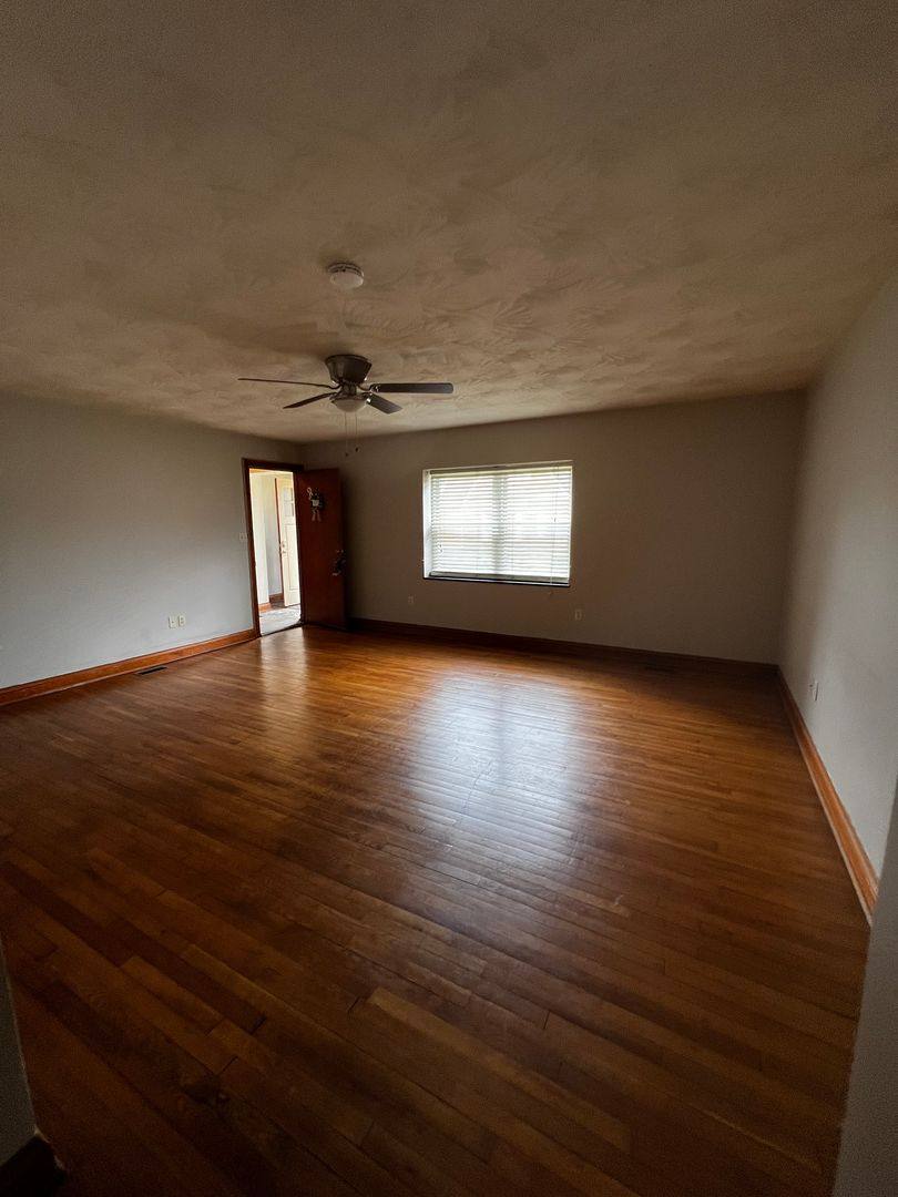 Apartment for rent at 1103 7th Ave, Saint Albans, WV 25177