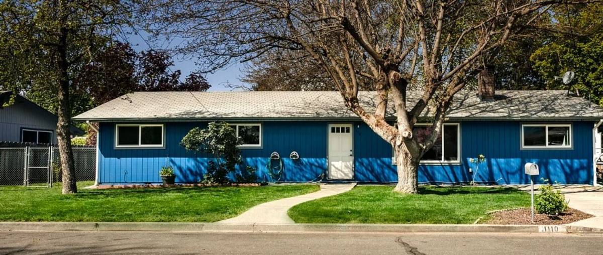 House for rent at 1110 SW Juniper Dr, Grants Pass, OR 97526