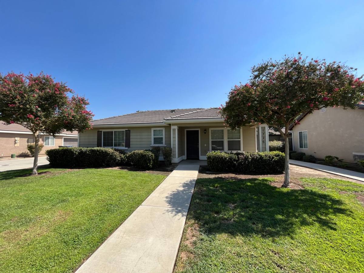Apartment for rent at 1726-1744 Paseo Del Lago, Tulare, CA 93274