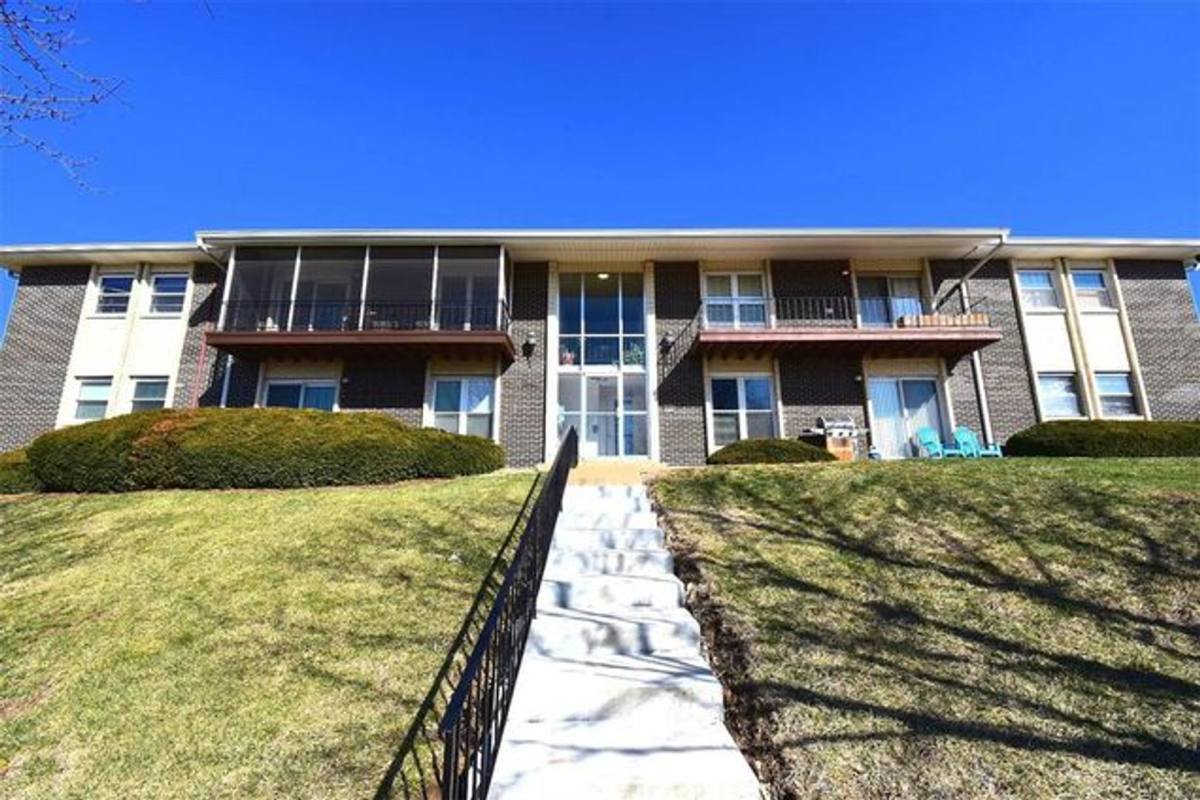 Condo for rent at 10371 Forest Brook Lane #D, Saint Louis, MO 63146