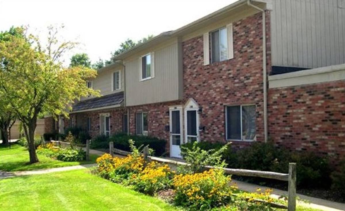 Townhouse for rent at 4000 Monticello Blvd, Youngstown, OH 44505