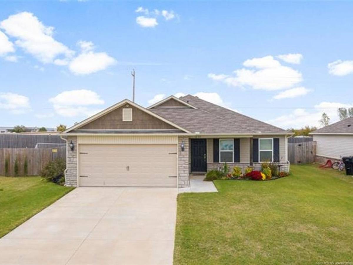 House for rent at 1204 E Quincy St, Broken Arrow, OK 74012