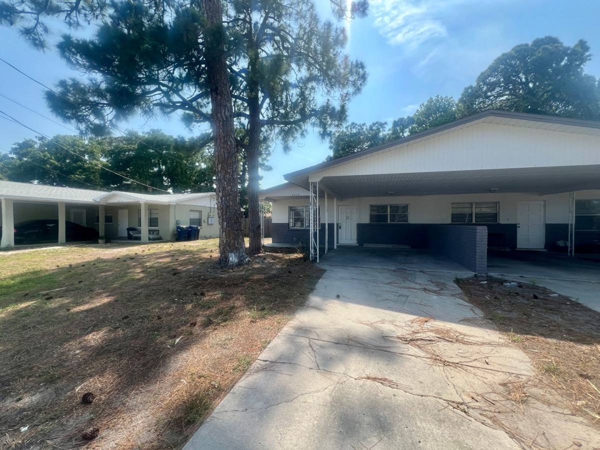 Townhouse for rent at 2912 24th St W, Bradenton, FL 34205