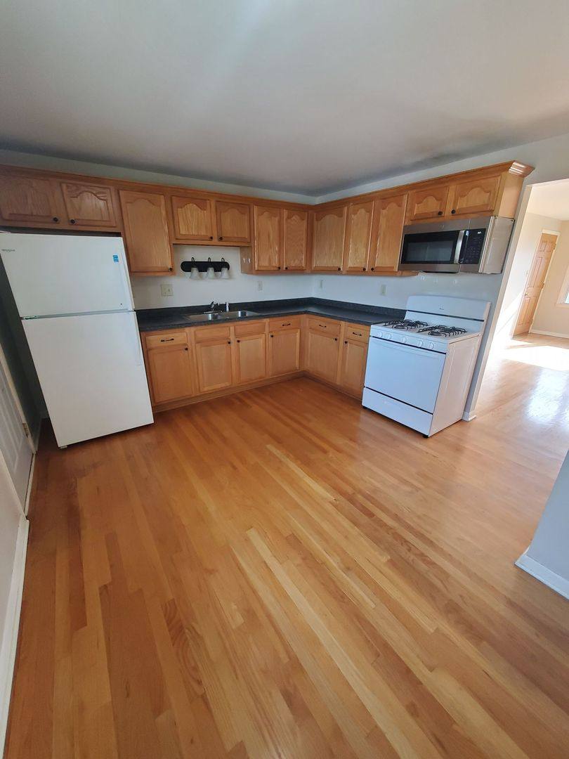 Apartment for rent at 508 Lakeview Ave, South Milwaukee, WI 53172
