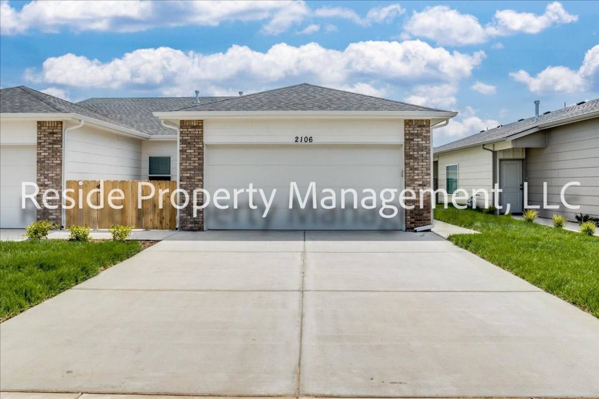 Townhouse for rent at 3858 Long Leaf St, Wichita, KS 67205