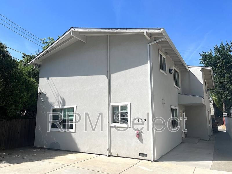 Apartment for rent at 2611 U St #5, Sacramento, CA 95818