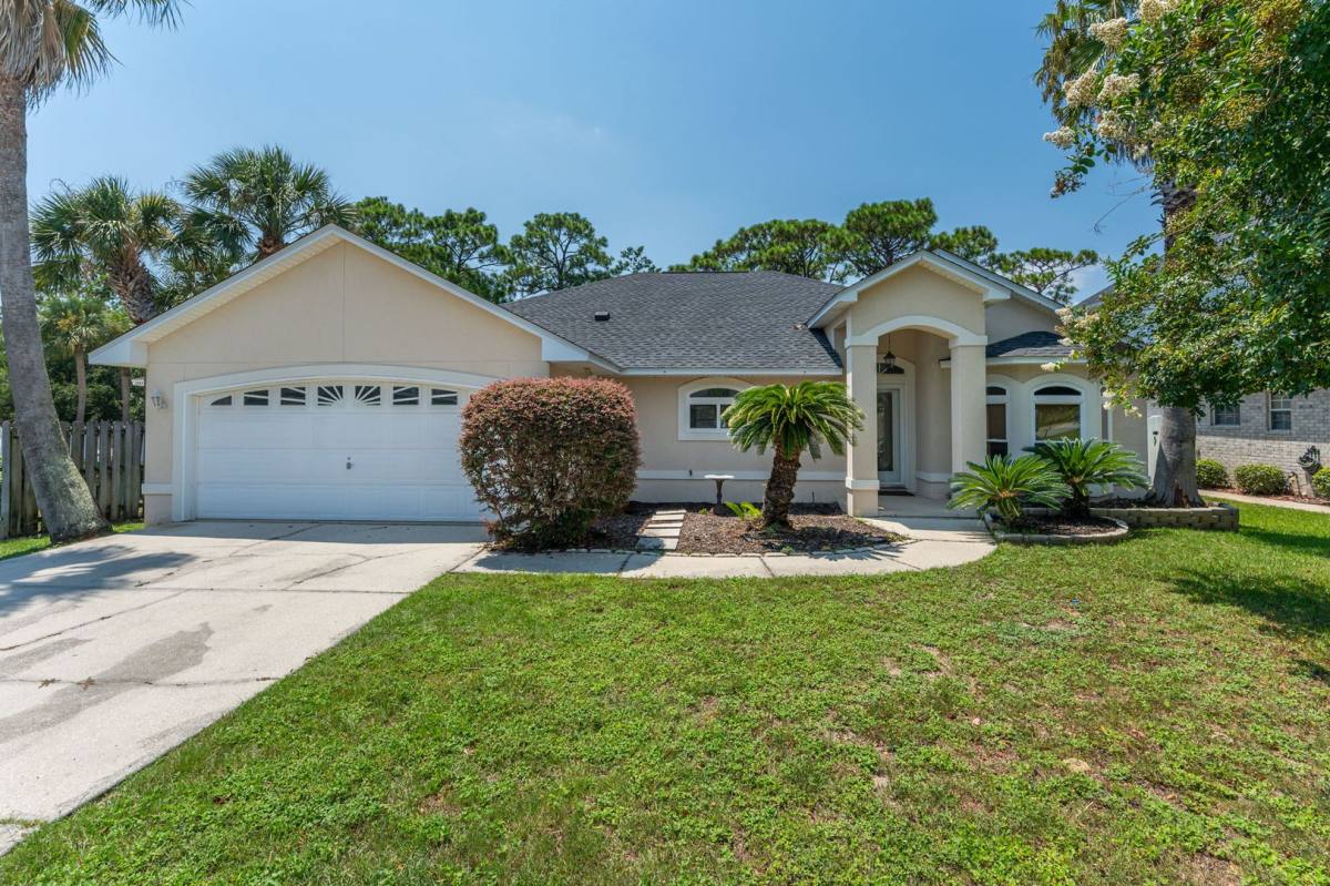 House for rent at 1753 Sound Hammock Dr, Navarre, FL 32566