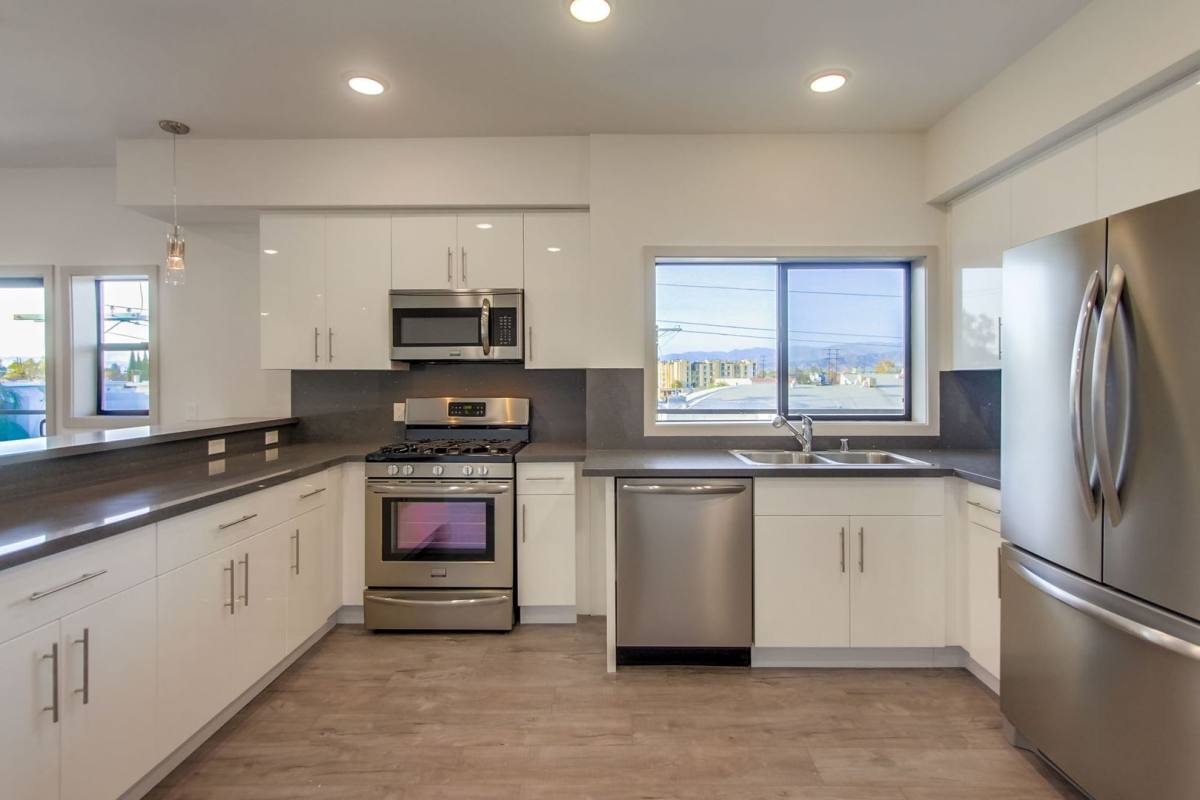 Apartment for rent at 11022 Camarillo St, North Hollywood, CA 91602