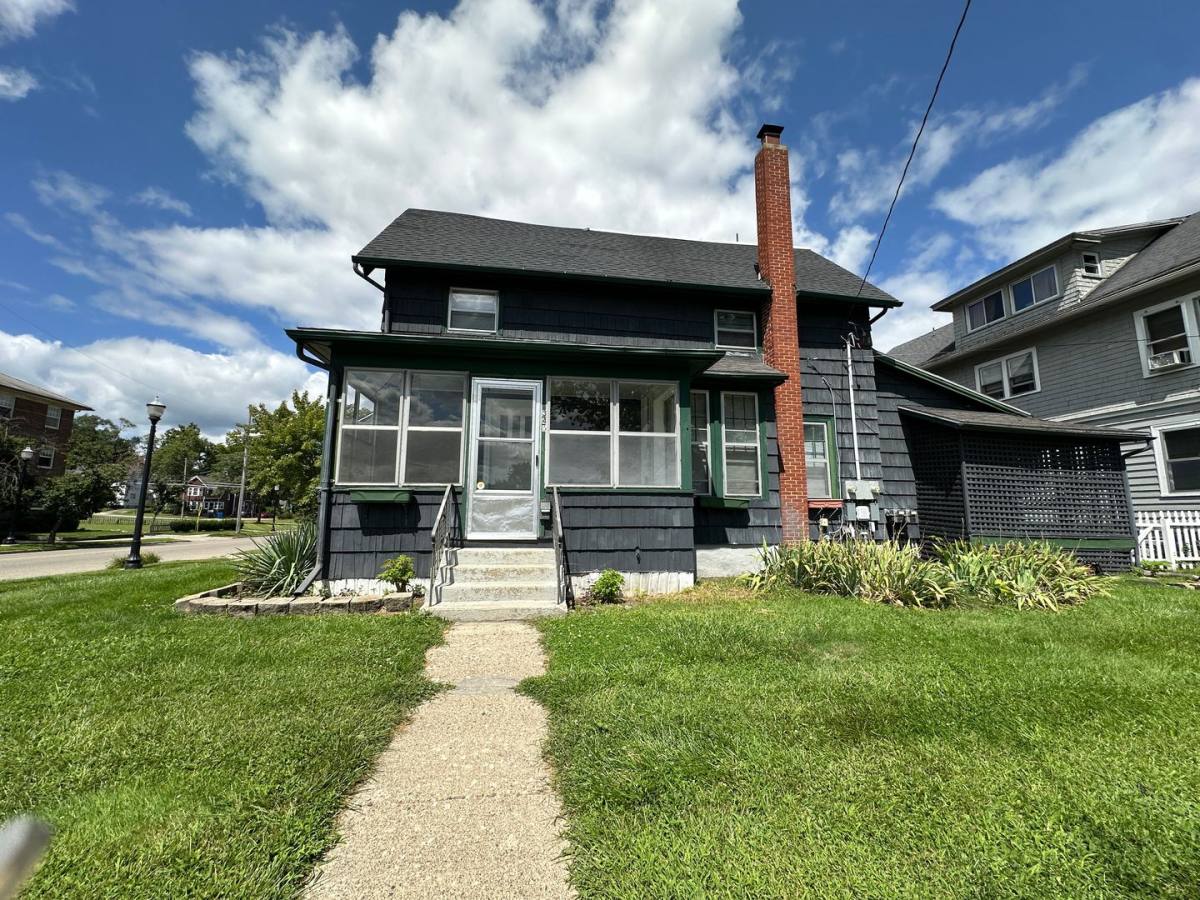 Apartment for rent at 313 First St, Jackson, MI 49201